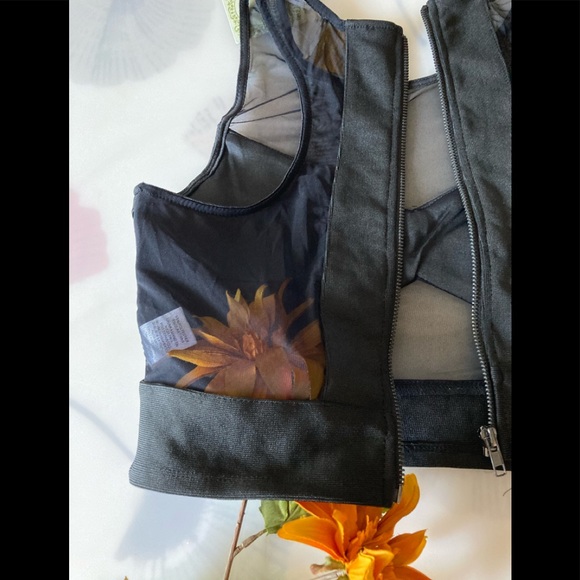 Alythea Criss Cross and Mesh Crop Top NWT size M - Picture 6 of 8